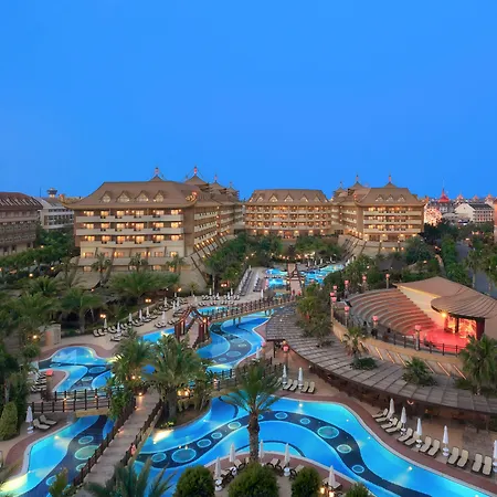 Royal Dragon Üdülőközpont 5*
