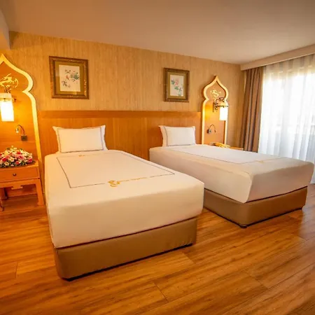 Royal Dragon Üdülőközpont 5*