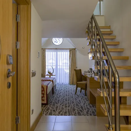 Resort Royal Dragon Side